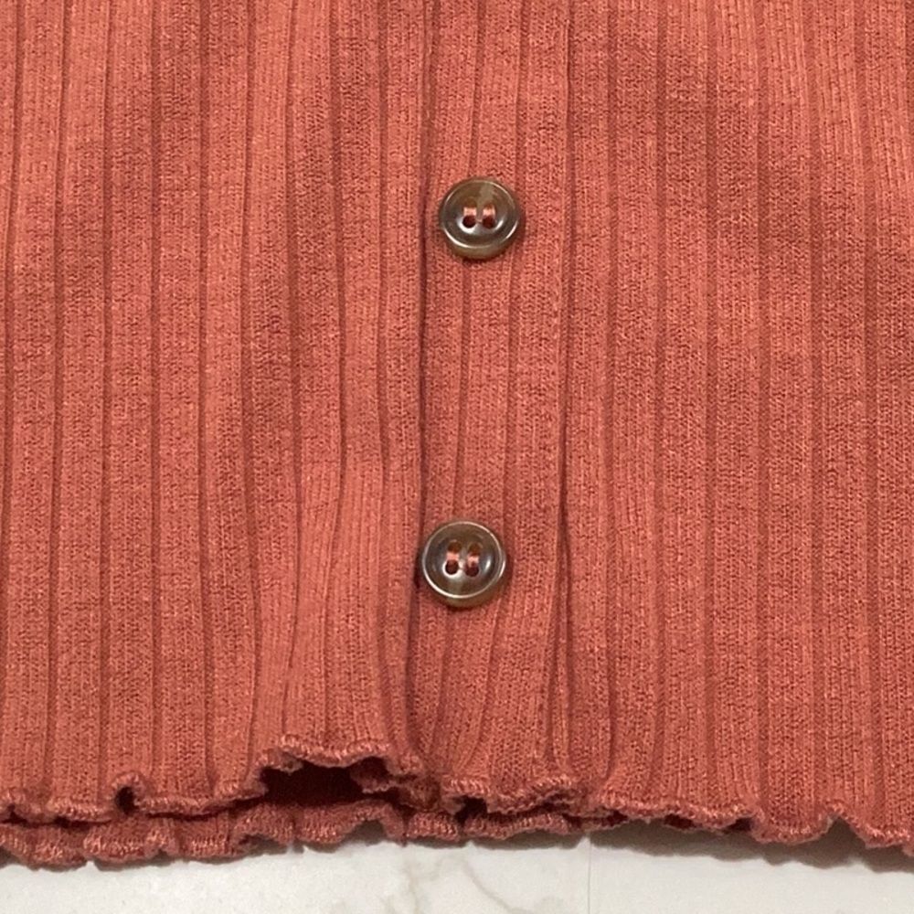Bundle of crop tops - Picture 7 of 7